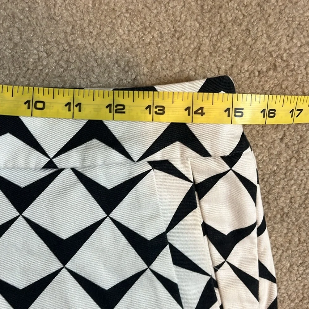 J. Crew Stretch Shorts: Black & White Geometric Size 0 - LIKE NEW